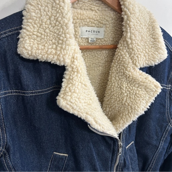 EUC Like New PacSun XS/S denim jacket with Sherpa lining and collar. Dark rinse. - Picture 4 of 14